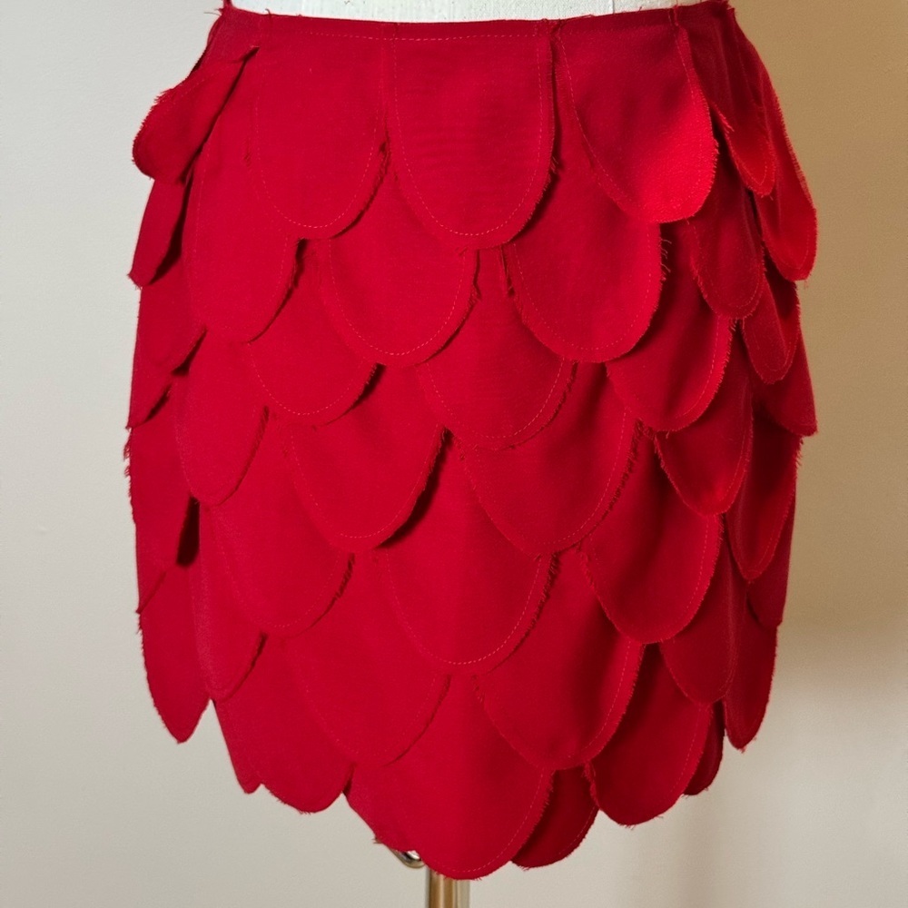 Vintage Moschino Cheap & Chic Red Petal Mini Skirt Size 6 - Picture 8 of 9